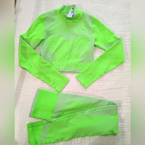 TNA 'Ventura - Neon Paradise' Top & Leggings - Picture 2 of 6